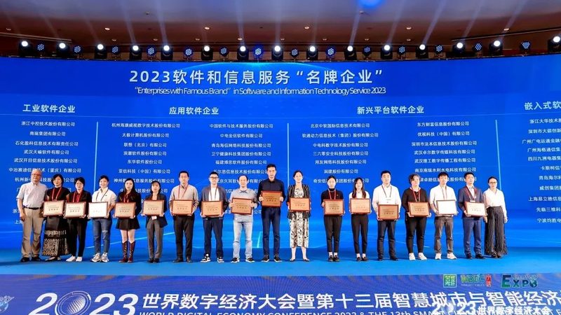采购背景：合规与效率并重